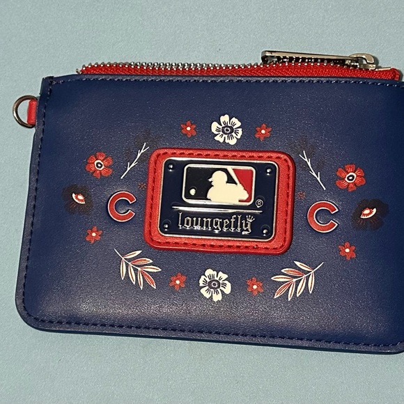Loungefly Chicago Cubs Floral Clutch MLB - Picture 2 of 5